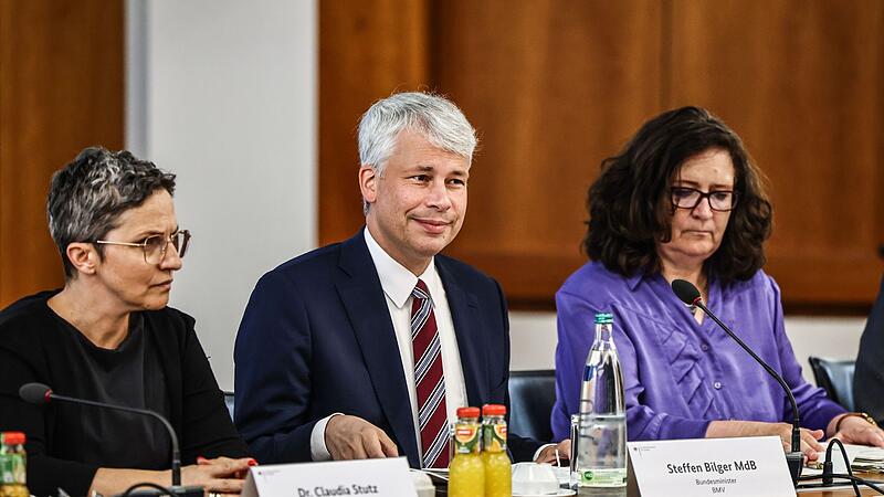 Niedrigwasser-Konferenz in Bonn Niedrigwasser-Konferenz in Bonn