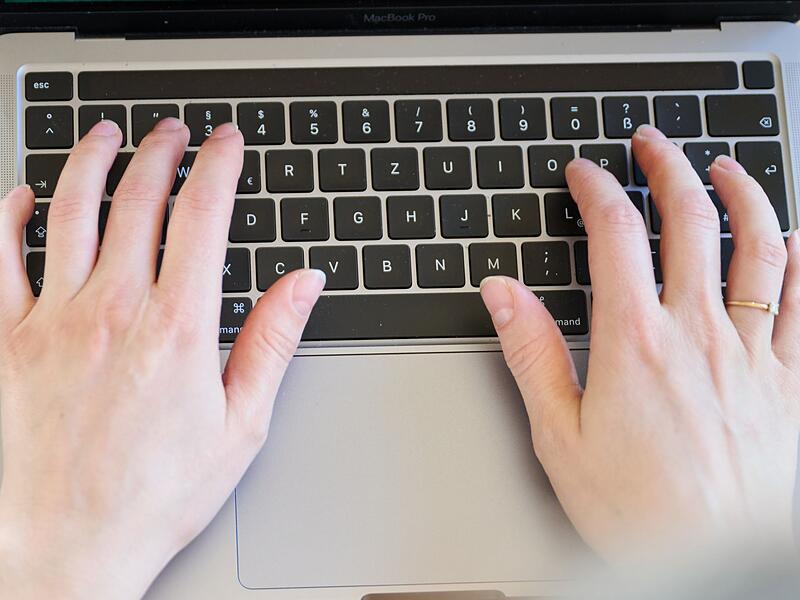 Arbeiten am Laptop