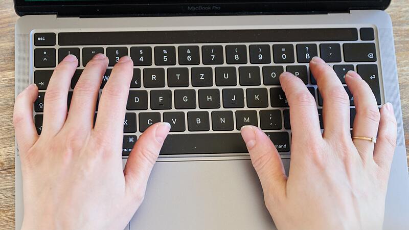 Arbeiten am Laptop Arbeiten am Laptop