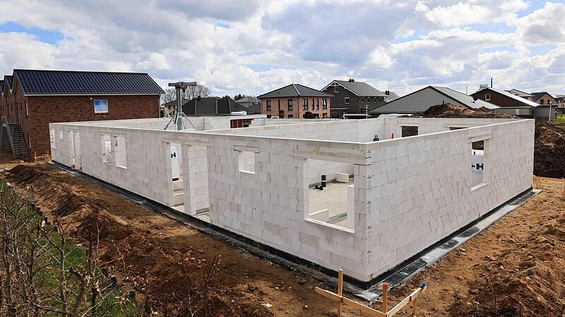 Einfacher bauen hei&szlig;t auch schneller und g&uuml;nstiger bauen. Bauunternehmer Wolfgang Schubert-Raab spricht neun Punkte an.