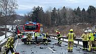 Zwei Fahrzeuge sind am Dienstag zwischen Wirsberg und Himmelkron frontal zusammengestoßen. Zwei Fahrzeuge sind am Dienstag zwischen Wirsberg und Himmelkron frontal zusammengestoßen.