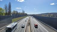 Blick auf die A73 bei Forchheim: Etwa 30.900 Menschen verlassen den Landkreis, um andernorts zu arbeiten. Ungefähr 14 100 sozialversicherungspflichtig Beschäftigte zieht es in die Region.