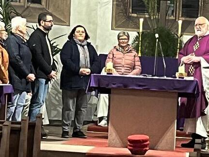 Ein neues Pfarrgemeindeteam wurde gewählt (von links): Herta Müller, Gudrun Schmitt, Armin Hehn, Susanne Gabler, Renate Gabel, Pfarrer Stephan Hartmann. Ein neues Pfarrgemeindeteam wurde gewählt (von links): Herta Müller, Gudrun Schmitt, Armin Hehn, Susanne Gabler, Renate Gabel, Pfarrer Stephan Hartmann.