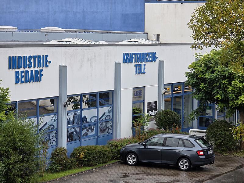 Industriebedarf und Kraftfahrzeug-Teile sind zwei Best&auml;tigungsfelder der Firma Leise. Hier der Verkaufsbereich in Coburg.