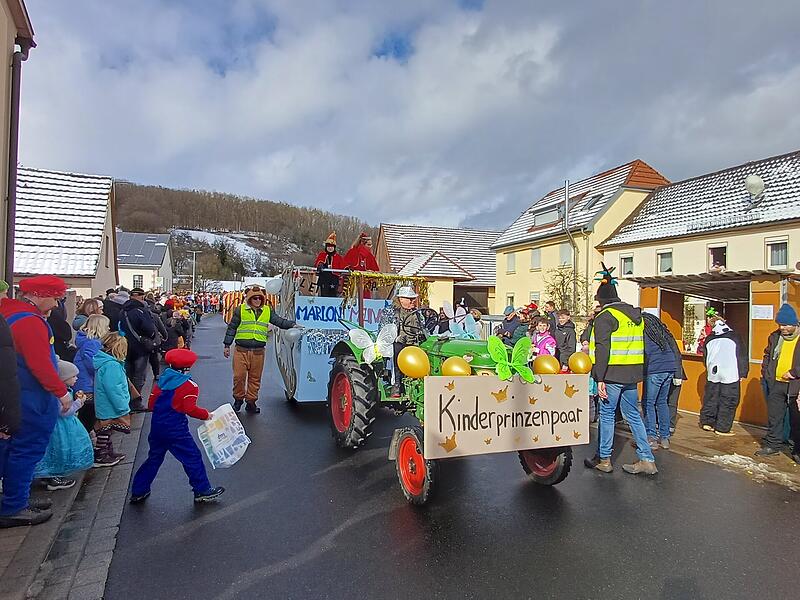 Rosenmontagszug in Aura