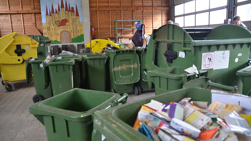 Papier und Pappe werden in der grünen Tonne gesammelt und bieten einen wichtigen Anteil an Wertstoffrecycling.