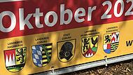 Mit erneuerten Plakaten wird jetzt für die Einheitsfeier in Ummerstadt geworben.