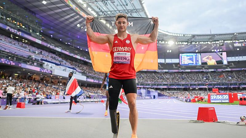 Der Coburger Felix Streng freut sich &uuml;ber seine Bronzemedaille bei den Paralympischen Spielen in Paris.
