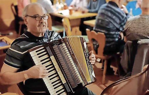 Benno an der Quetschn. Benno an der Quetschn.