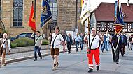 Die Fahnenabordnungen der beteiligten Vereine waren ebenfalls an der Spitze des Festzuges zur Kirchweiheröffnung zu sehen.