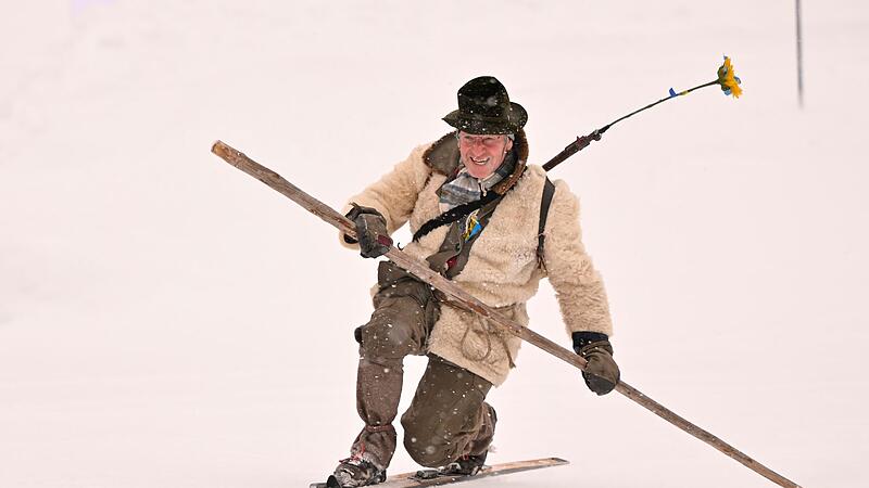 &laquo;Nostalski&raquo;-Rennen 2026 mit Skiern aus Holzlatten