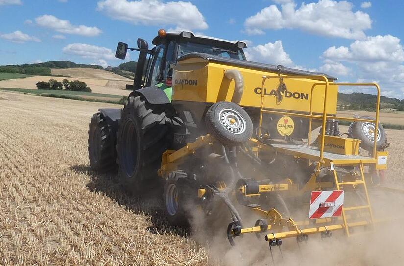 Mit Betriebshelfern und schwerem Gerät greift der Maschinenring Kulmbach den Landwirten bei Bedarf unter die Arme. Mit Betriebshelfern und schwerem Gerät greift der Maschinenring Kulmbach den Landwirten bei Bedarf unter die Arme.