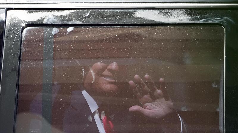 Donald Trump verl&auml;sst das Gericht in Miami. Bei einer Verurteilung droht dem Ex-Pr&auml;sidenten der USA eine langj&auml;hrige Haftstrafe.