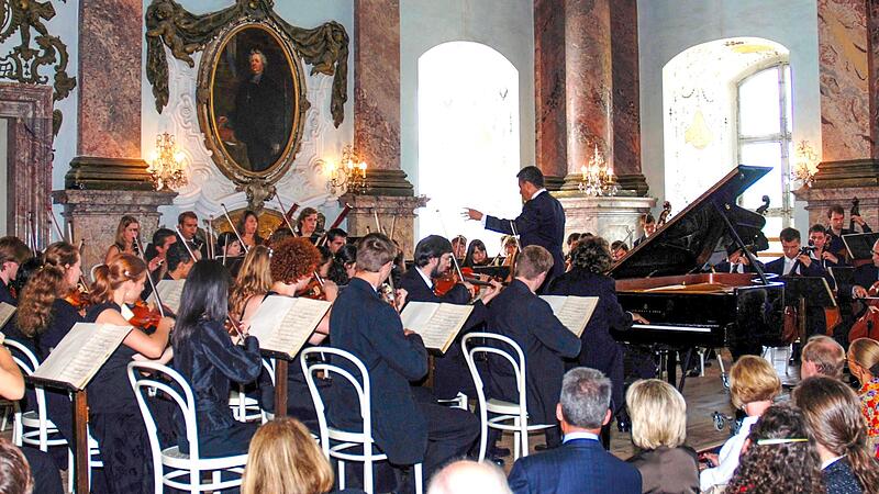 Orchesterkonzerte im Marmorsaal des Schlosses haben seit Jahrzehnten Tradition.