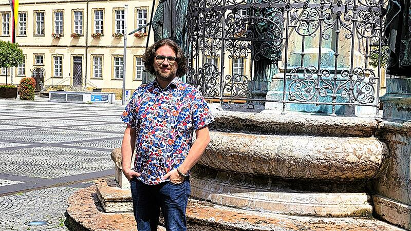 Kabarettist und Autor Florian Herrnleben auf dem Maxplatz in Bamberg Kabarettist und Autor Florian Herrnleben auf dem Maxplatz in Bamberg