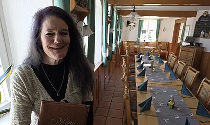 Tina Gebert ist die neue Wirtin im "Zum Goldenen Kreuz" in Untererthal.