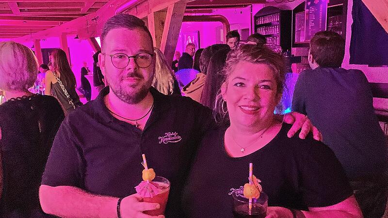 Betriebsleiter Kevin Seeser und Kommunbr&auml;u-P&auml;chterin Fey Batzaka haben sich vorgenommen, dass in der Traditionsgastst&auml;tte regelm&auml;&szlig;ig Disco-Feten stattfinden sollen. M&ouml;glicherweise auch Mottopartys wie House-Partys oder andere Musik.