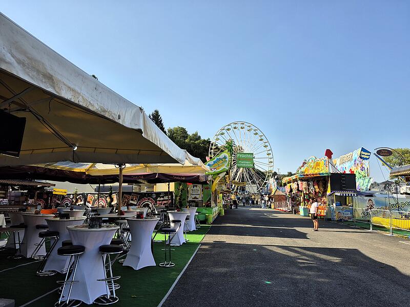 Der Festplatz vor der offiziellen Eröffnung.Rundgang vor dem Bieranstich Der Festplatz vor der offiziellen Eröffnung.Rundgang vor dem Bieranstich