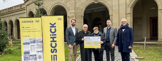 Von links: Stefan Falkenberg (Schick-Gesch&auml;ftsf&uuml;hrer), Anton Schick sen. (Vorsitzender des F&ouml;rdervereins Kissinger Sommer), Martha M&uuml;ller (Schatzmeisterin des F&ouml;rdervereins), Markus Schmitt (Schick-Gesch&auml;ftsf&uuml;hrer), Edgar Endres (Schick-Gesch&auml;ftsf...