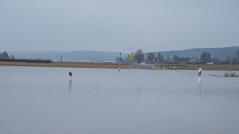Hochwasser im AischgrundHochwasser Erlangen-Höchstadt Hochwasseralarm im Aischgrund: Das Wasserwirtschaftsamt Nürnberg gibt eine Hochwasserwarnung vor Ausuferungen und Überschwemmungen in der Stadt Erlangen und im Landkreis Erlangen-Höchstadt heraus.