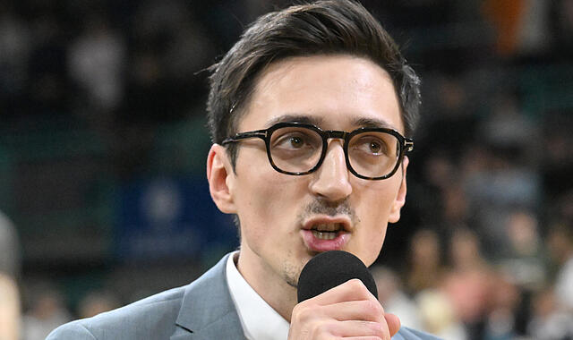 Sport Basketball Saison 2024 / 2025 2. Basketballbundesliga ProA 21. Spieltag am Samstag 01.02.2025 Spielort Oberfrankenhalle Bayreuth Spielbeginn 19.00 h BBC Bayreuth gegen Artland Dragons Halbzeitergebnis 46:45 Endstand 83 : 77 Friedrich Hartung Vor Sport Basketball Saison 2024 / 2025 2. Basketballbundesliga ProA 21. Spieltag am Samstag 01.02.2025 Spielort Oberfrankenhalle Bayreuth Spielbeginn 19.00 h BBC Bayreuth gegen Artland Dragons Halbzeitergebnis 46:45 Endstand 83 : 77 Friedrich Hartung Vor