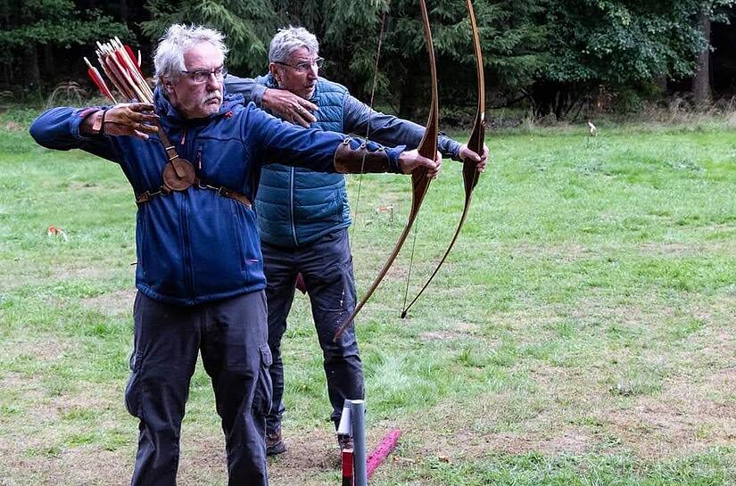 Hans Wolf (vorne) von den Dornig-Sch&uuml;tzen Bad Staffelstein belegte mit dem Langbogen Platz 3.