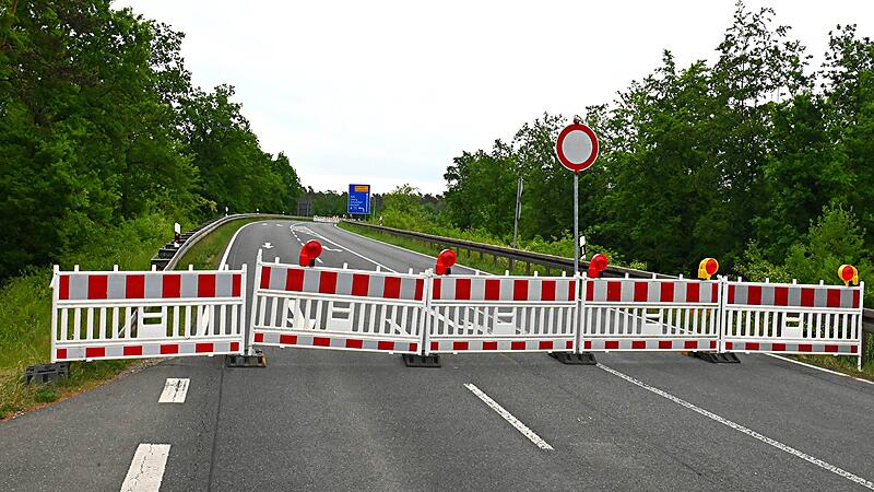 Br&uuml;ckensperrung auf der B22 in Richtung Strullendorf