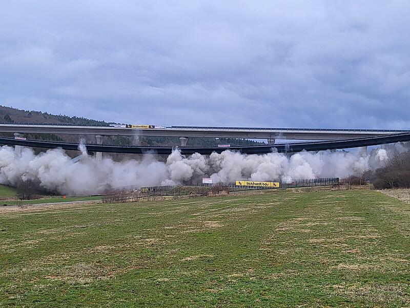 Die Sprengung der Thalaubachtalbr&uuml;cke bei Eichenzell