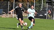 Joachim Hofmann (links) von der SG Oerlenbach/Ebenhausen war meistens einen Schritt schneller als sein Gegenspieler und steuerte drei Tore beim klaren 5:1-Auswärtserfolg bei der SG Sulzthal/Ramsthal bei.