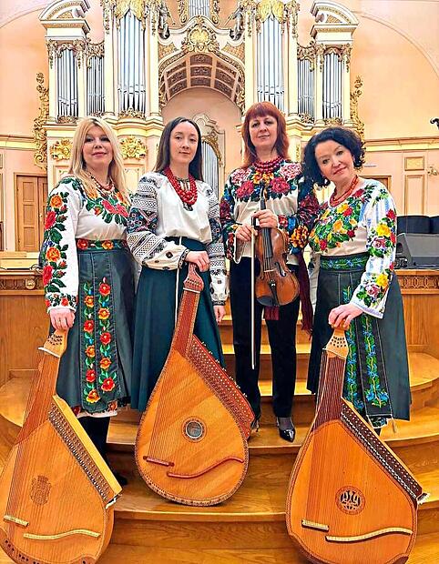 Tolle Stimmen und au&szlig;ergew&ouml;hnliche Instrumente: Daf&uuml;r steht das Bandura-Goldkehlchen-Quartett.Veranstalter