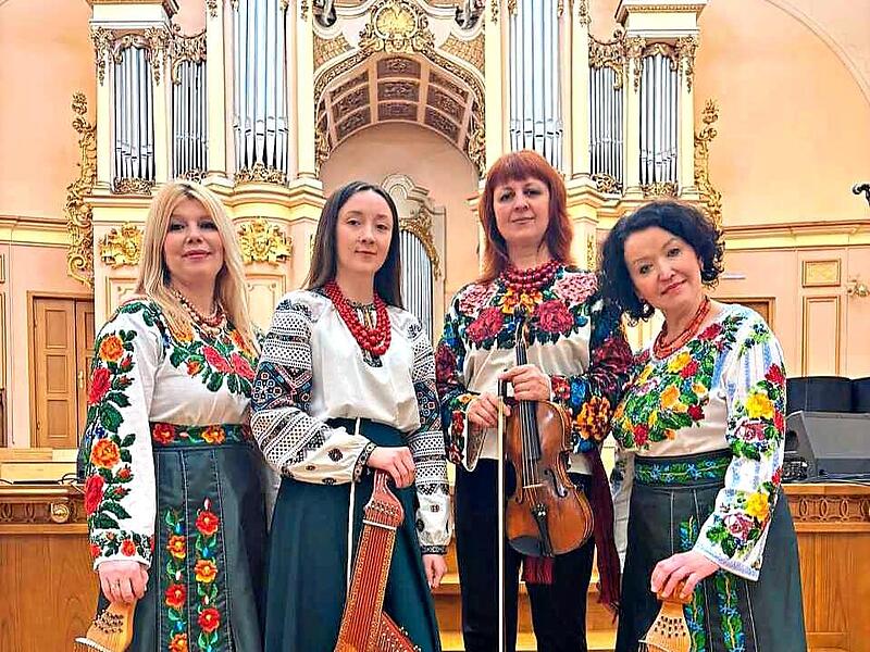 Tolle Stimmen und au&szlig;ergew&ouml;hnliche Instrumente: Daf&uuml;r steht das Bandura-Goldkehlchen-Quartett.Veranstalter