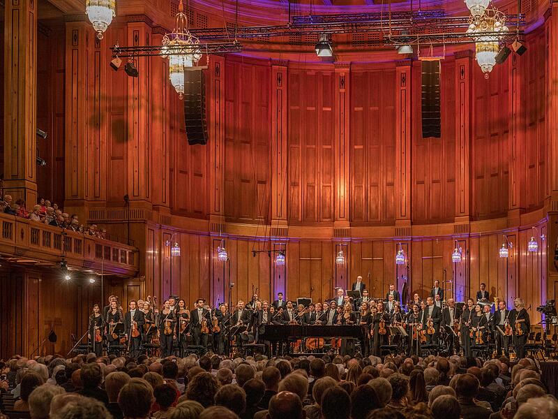 Das Deutsche Symphonie-Orchester Berlin spielte im Max-Littmann-Saal des Regentenbaus. Das Deutsche Symphonie-Orchester Berlin spielte im Max-Littmann-Saal des Regentenbaus.
