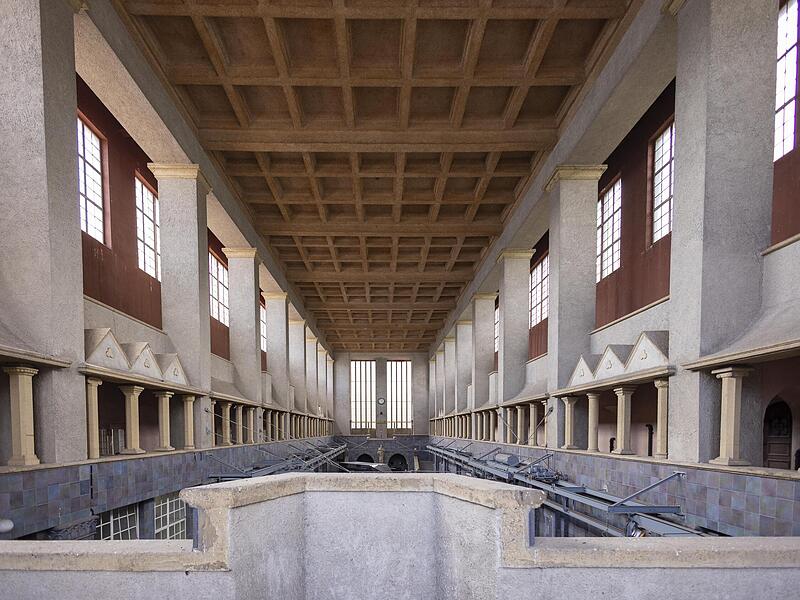 Oben von der Galerie aus konnten früher Kurgäste den Schlachtbetrieb verfolgen - gegen Eintritt, versteht sich. Oben von der Galerie aus konnten früher Kurgäste den Schlachtbetrieb verfolgen - gegen Eintritt, versteht sich.