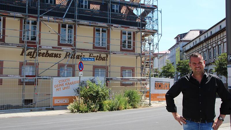 Gr&uuml;ndlich sanierte Anton Schick vor der Einweihung 2022 das Kaffeehaus Palais Erthal. Jetzt sucht er einen P&auml;chter.