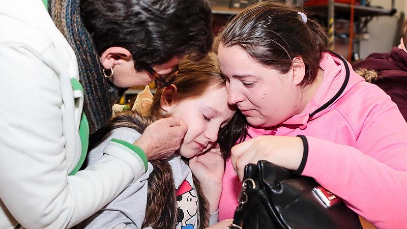 Katia ist mit ihrer Tochter Kira gefl&uuml;chtet. Hildegard Rupler (l.) nimmt sie bei sich auf.Forchheim & Fr&auml;nkische Schweiz