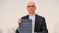 In der vergangenen Woche hat Bischof Franz Jung das Missbrauchsgutachten erhalten. Am Montag, 14. April, äußerte er sich öffentlich dazu.