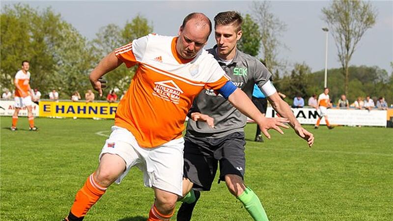 K&uuml;nftig wieder bei Heimatverein SG Stappenbach/Vorra, aber erst einmal nur als Coach: Pascal Martin (l.)