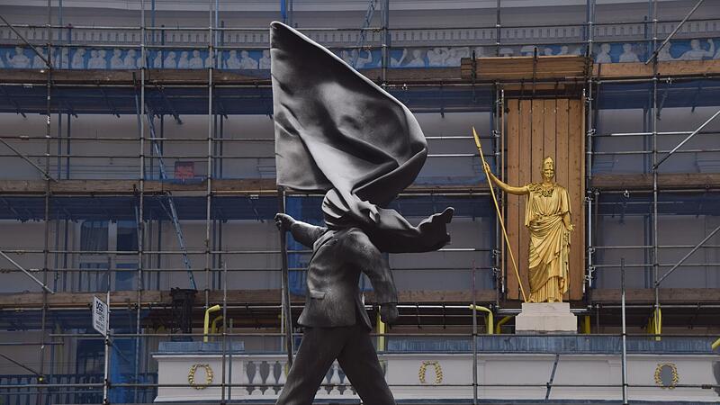 M&ouml;gliche Statue von Banksy taucht im Zentrum Londons auf