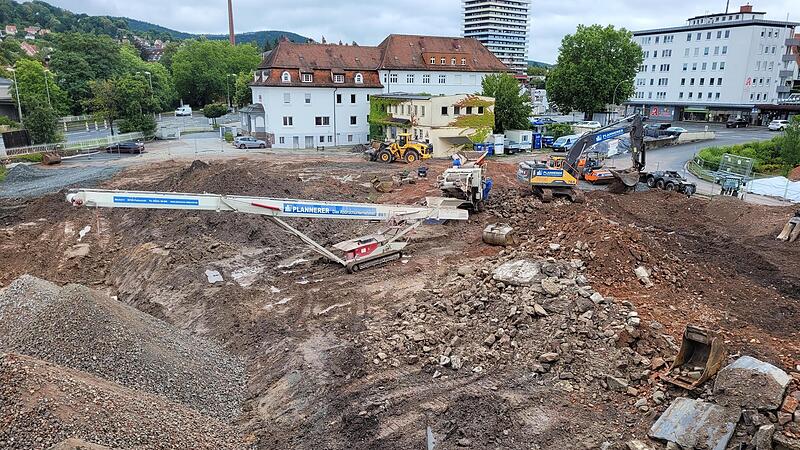 Von der alten T&ouml;pfer-Firmenhalle ist nichts mehr zu sehen. Auf dem Areal wird ein 3000 Quadratmeter gro&szlig;er Neubau f&uuml;r die Weiterverarbeitung erstellt.