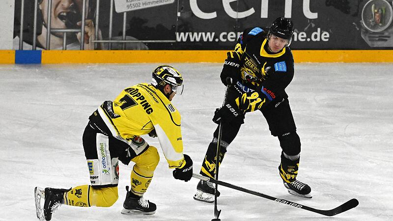Reto Sch&uuml;pping (r.) und die Bayreuth Tigers haben gegen die T&ouml;lzer L&ouml;wen mit 4:3 nach Verl&auml;ngerung gewonnen.