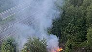 Vegetationsbrand am Dienstagabend an der Bahnlinie oberhalb der Leinem&uuml;hle.