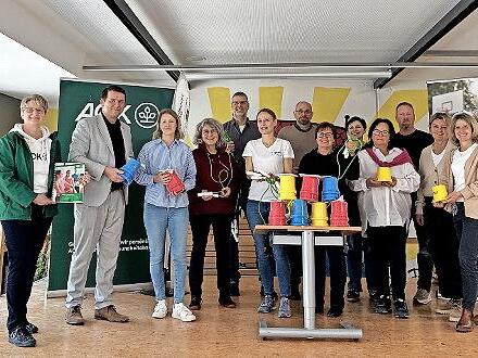 Die Sportgeräte für neun Grund- und Mittelschulen des Landkreises wurden in Forchheim übergeben. Die Sportgeräte für neun Grund- und Mittelschulen des Landkreises wurden in Forchheim übergeben.