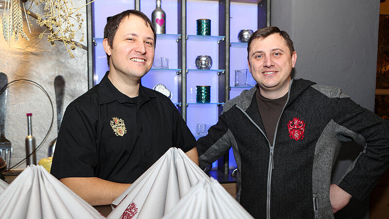 Werner und Gertraud Regus haben den Betrieb bereits an die Söhne Michael (rechts) und Markus übertragen, die nun die Geschäfte Landhotel Sponsel-Regus führen.