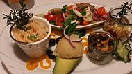 Brotzeit_anders: Vegane „Brotzeit einmal anders“ als wichtiger Bestandteil der fränkischen Kultur. Couscous: Perl-Couscous als Bestandteil der veganen Küche. Brotzeit_anders: Vegane „Brotzeit einmal anders“ als wichtiger Bestandteil der fränkischen Kultur. Couscous: Perl-Couscous als Bestandteil der veganen Küche.