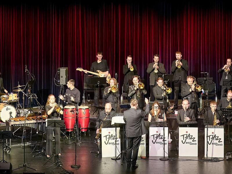 Die T-Jazz Big Band und das Ensemble TonARTen lassen Duke Ellingtons „Sacred Concert“ erklingen.T-Jazz Big Band