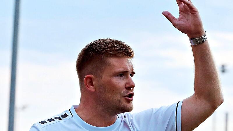 Patrick Sulewski will sein junges Team in der Bayernliga sportlich entwickeln, im Pokal bei der DJK &uuml;berzeugte der FC Eintracht.sportpress