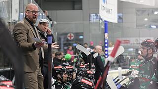 Morgan Persson war gefrustet, Jack Bloem (rechts) und seine Mitspieler fühlten es ebenso: Höchstadt verpasste in Spiel 2 gegen Leipzig die Belohnung.