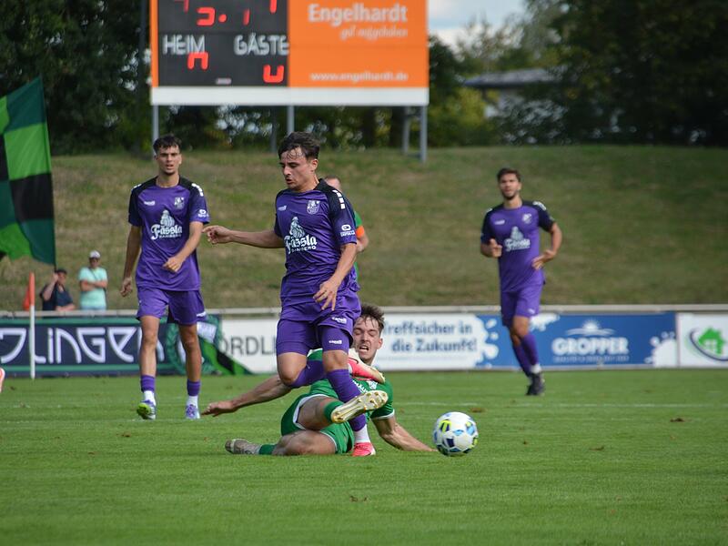 Der FC Eintracht Bamberg (lila Trikots) gewann knapp beim TSV Nördlingen. Der FC Eintracht Bamberg (lila Trikots) gewann knapp beim TSV Nördlingen.