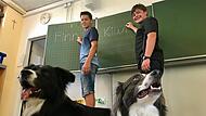 Ilyas (r.) und Reiko sind von den tierischen Partnern begeistert. Finn (l.) und Kiwi gehören einfach dazu.