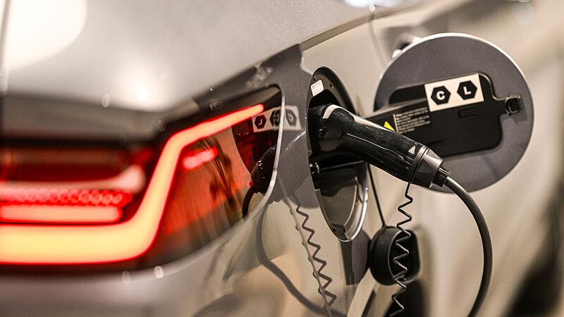 Elektroautos E-Autos auf dem Vormarsch. Neben immer mehr Privatleuten steigen auch die großen Firmen in Erlangen-Höchstadt und Umgebung sukzessive auf E-Autos um. (Symbolbild)